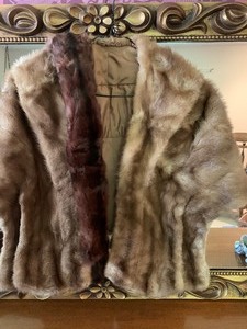 lot 81 image: Vintage Fur Stole and Collar