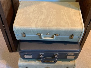 lot 99 image: Three PIeces of Vintage Luggage