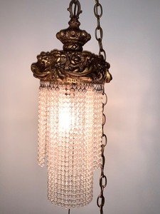 lot 106 image: Vintage Hanging Chandelier