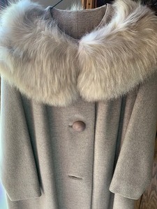lot 115 image: Vintage Ladies Button Down Coat with Fur Collar