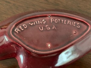 lot 122 image: Small Red Wing Feather Dish