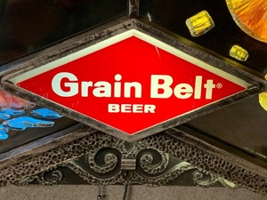 lot 137 image: Lighted Grain Belt Lighed Motion Clock