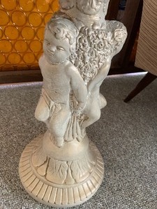 lot 124 image: Small Cherub Pedestal Table