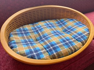 lot 153 image: Vintage Dog or Cat Bed