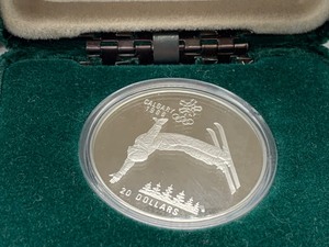 lot 166 image: Three 1988 Calgary 20 Dollar Collectors Coins
