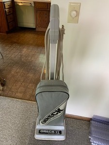 lot 186 image: Oreck Vacuum Cleaner