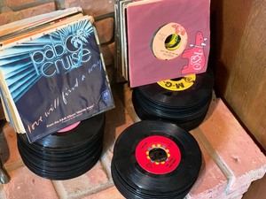 lot 150 image: Large Lot of Record - 45s