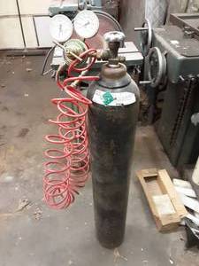 lot 18 image: Tank Of Compressed Nitrogen With Regulator