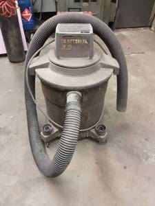 lot 25 image: Craftsman 3.0 Hp. WetDry Vac.