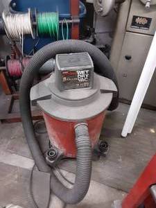 lot 33 image: Craftsman 2 Hp. 8 Gallon WetDry Vac.