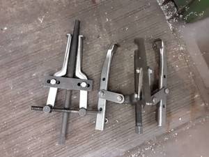lot 40 image: Lot Of Pullers