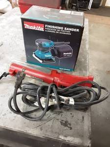 lot 50 image: Mikita Finishing Sander, Craftsman Work Light