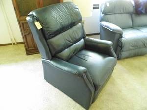 lot 4 image: Dark Blue Leather Recliner