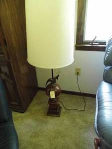 lot 7 image: Lamp