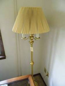 lot 8 image: Floor Lamp