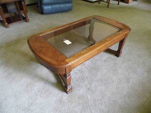 lot 10 image: Coffee table