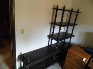 lot 24 image: Shelf