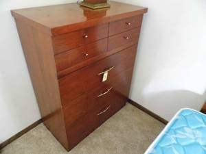 lot 26 image: Dresser
