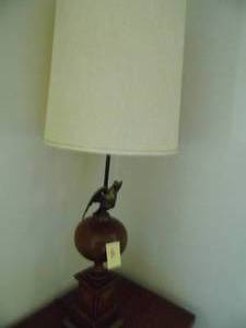 lot 28 image: Lamp