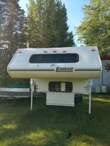 lot 3 image: 2001 Lance Truck Bed Camper