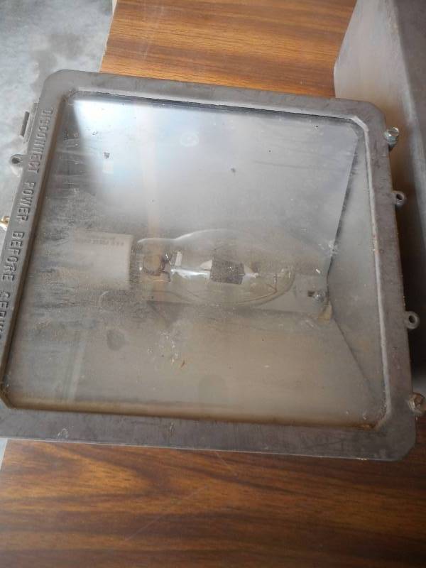 lot 37 image: Utility Lights