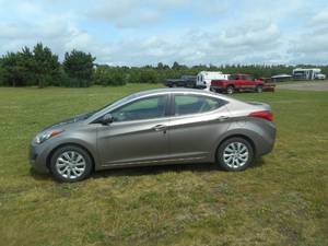 lot 4 image: 2011 Hyundai Elantra