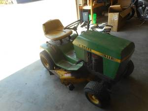 lot 6 image: John Deere 111 Riding Lawn Mower