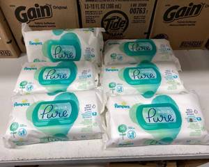 lot 24 image: Pampers Aqua Pure Wipes