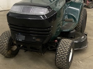 lot 7 image: Craftsman Lawn Tractor