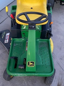 lot 9-A image: John Deere SX85 Riding Lawn Mower