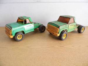 lot 5 image: Lot of 2 Tonka Trucks