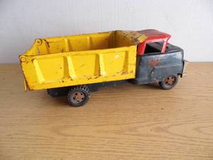 lot 7 image: Structo Truck