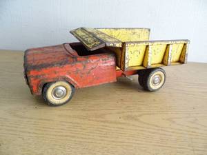 lot 10 image: Nyling Dump Truck