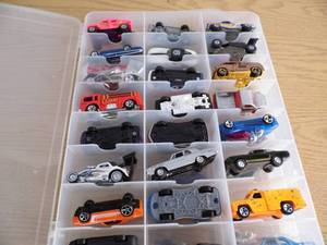lot 17 image: HotWheels wCase