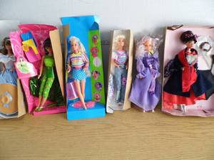 lot 30 image: Barbie Dolls