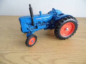 lot 34 image: Fordson Super Major Tractor