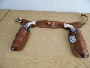 lot 36 image: Gunsmoke  Matt Dillon Guns wHolster