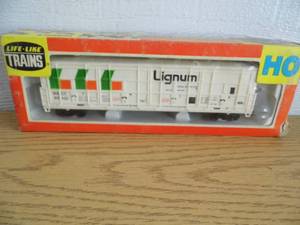 lot 46 image: HO Train Car