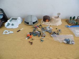 lot 65 image: Star Wars Play Sets