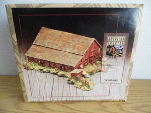 lot 103 image: Ertl American Country Barn