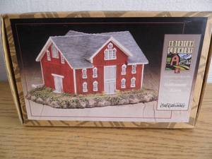 lot 106 image: Ertl American Country Barn