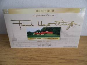 lot 108 image: Ertl American Country Barn