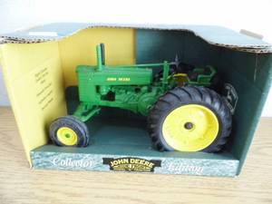 lot 122 image: Ertl John Deere Model G Tractor
