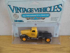 lot 137 image: Vintage Vehicle 1947 International Semi