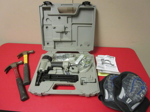lot 212 image: PORTER-CABLE NARROW CROWN STAPLER, GEL-ZONE KNEE PADS, HAMMERS