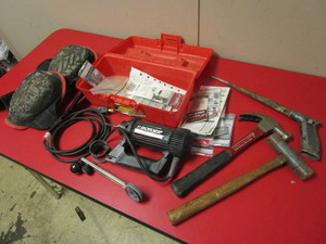 lot 216 image: ROTO-ZIP SPIRAL SAW, GEL ZONE KNEE PADS, HAND SAW, HAMMERS.
