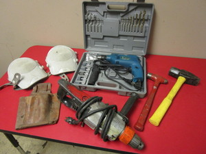 lot 218 image: O-TOOL HAMMER DRILL KIT, BLACK & DECKER HAMMER DRILL, HAMMERS, KNEE PADS.