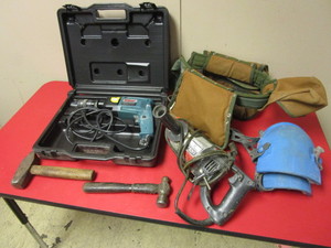 lot 219 image: FREUD 12 ELECTRIC DRILL, BLACK & DECKER HEAVY-DUTY HAMMER DRILL, TOOL BELT, KNEE PADS, HAMMERS