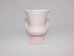 lot 22 image: Vintage Red Wing Pink Vase
