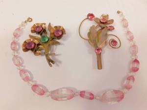 lot 41 image: Vintage Costume Jewelry